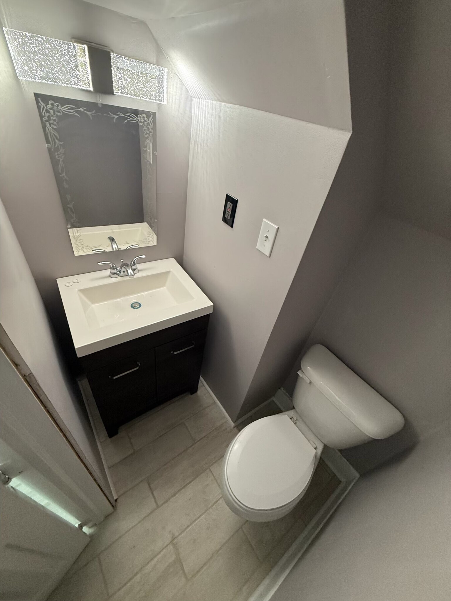 powder room - 803 N DuPont St