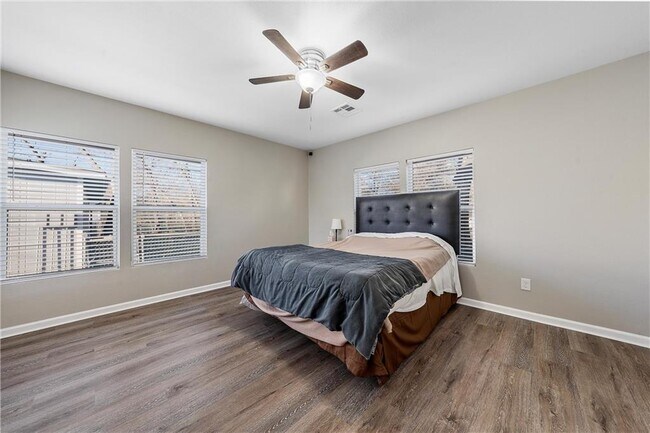 Building Photo - 1-Bedroom Duplex in Waco, TX with Spacious Layout and Great Location!