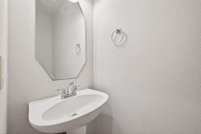 Building Photo - 8858 Distant Woods Dr