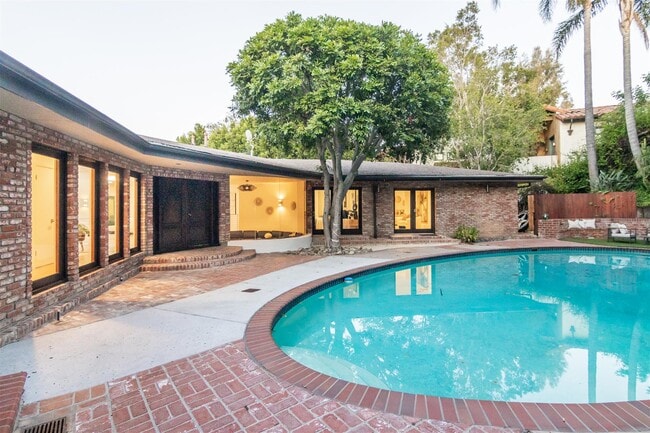 Building Photo - 3828 Alomar Dr
