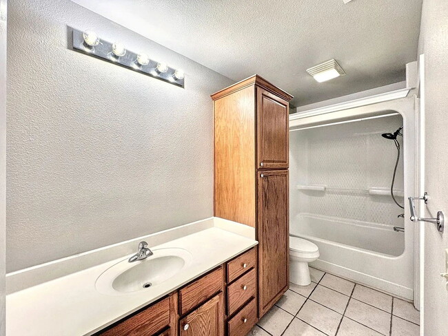 Building Photo - "Charming 1-Bedroom Haven in San Marcos – Cozy 651 sq ft Retreat on Burleson Street!"