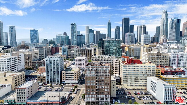 Building Photo - 315 E 8th St