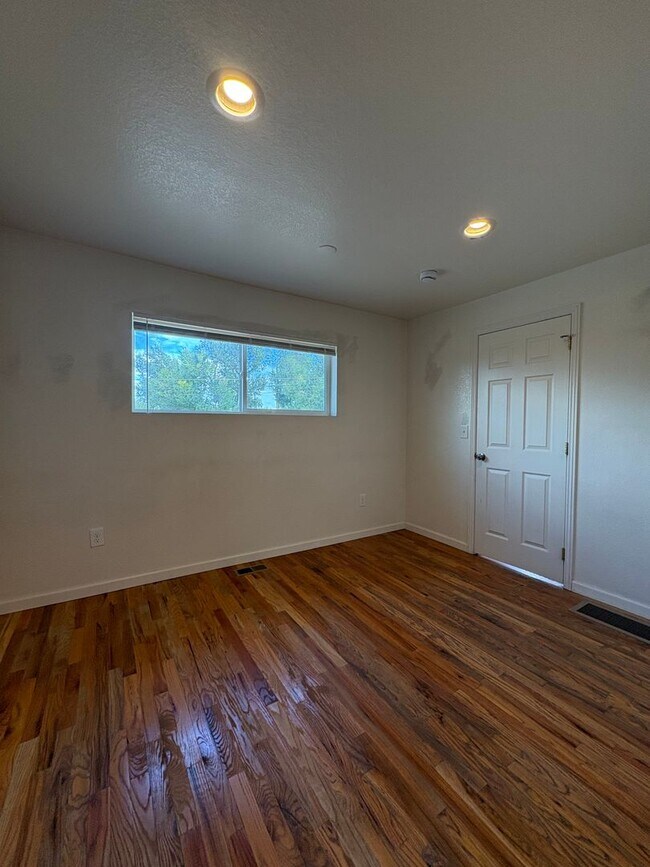 Building Photo - 3240 W 55th Pl