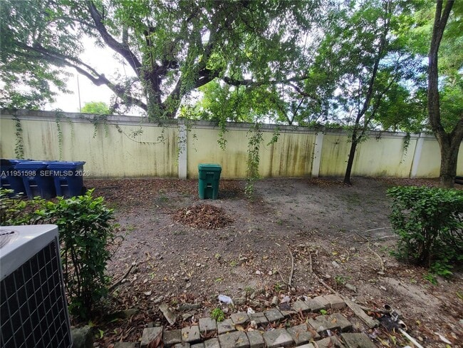 Building Photo - 3601 NW 14th Ct