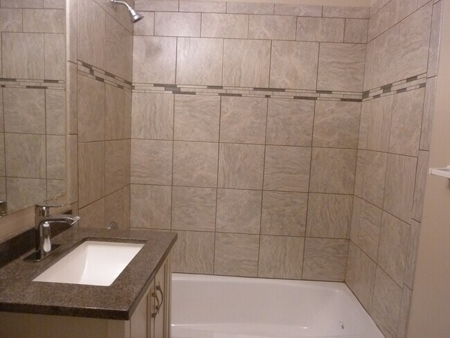 Building Photo - 1211 W Dalke Ave