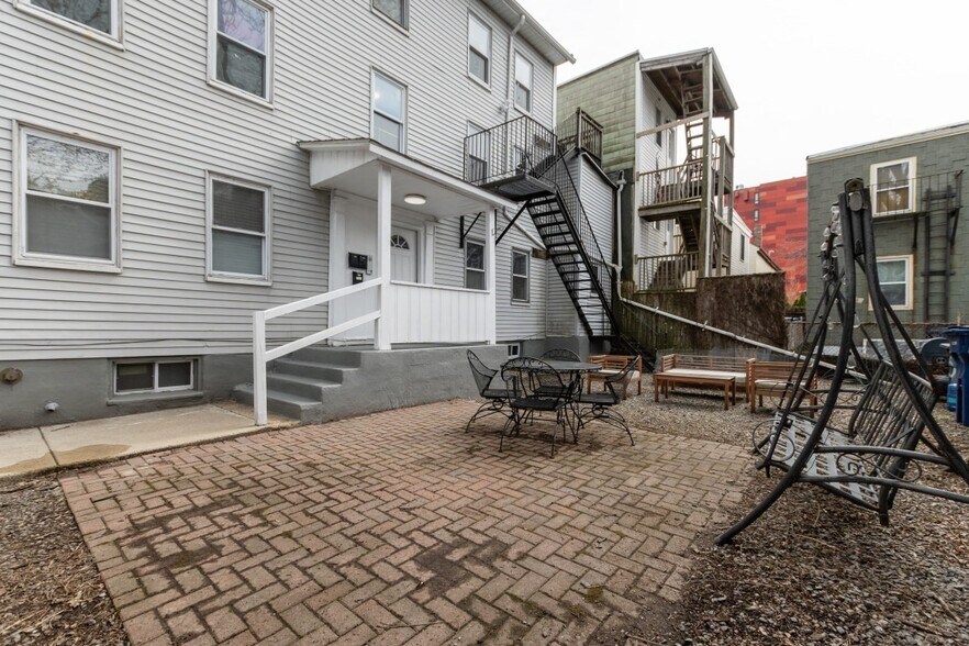 Building Photo - 5 8th St