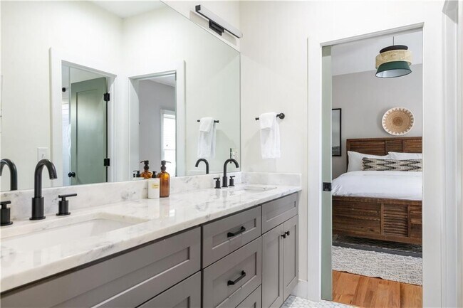 Building Photo - 1393 Glenwood Ave SE