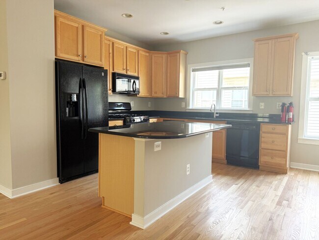 Building Photo - Large 3 Bedroom/3.5 Bath EYA home in the Brownstones at Wheaton!