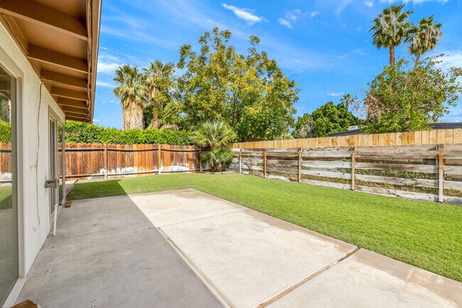 Building Photo - 71996 Vista Del Rio