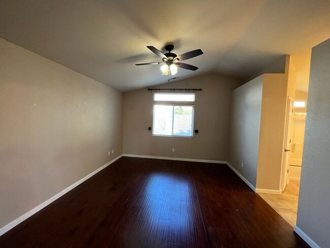 Building Photo - 3-bedroom single story in Merced!