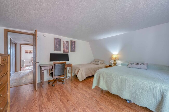 Building Photo - 104 Meadowood