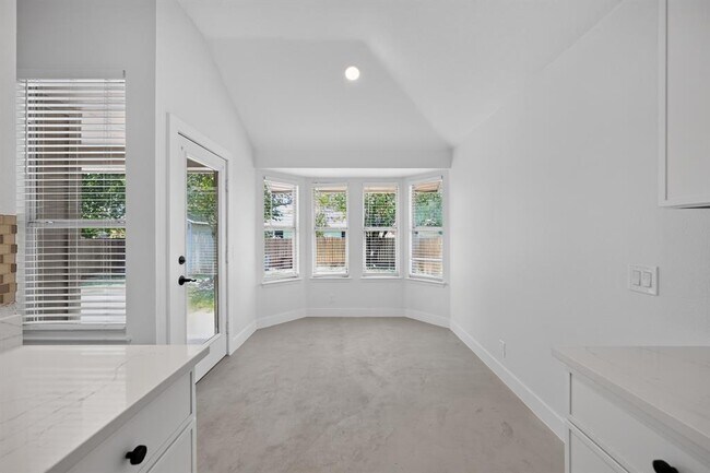 Building Photo - 14511 Oliphant St