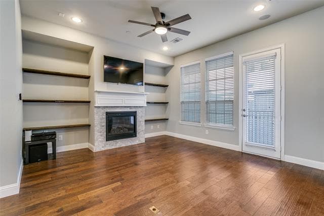 Building Photo - 515 W Royal Ln