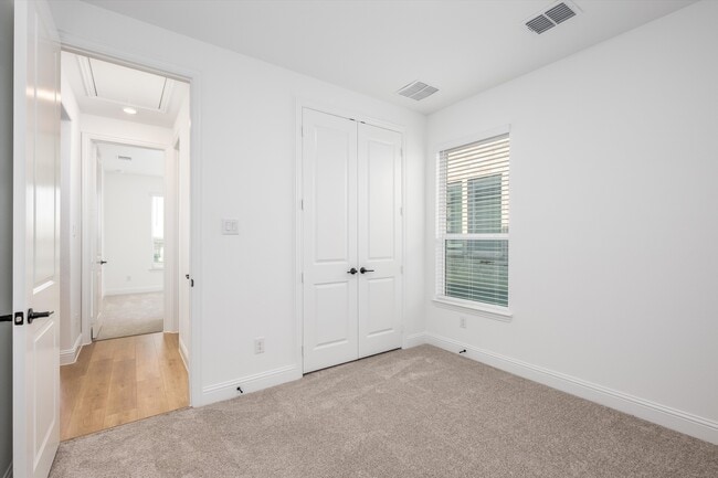 Building Photo - 1013 Rainshower Wy