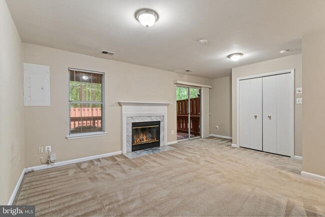 Building Photo - 8303 Linden Oaks Ct