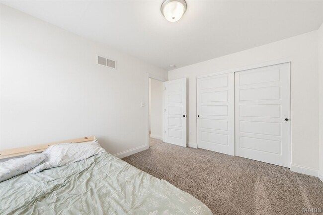 Building Photo - 106 Sommerset Ct