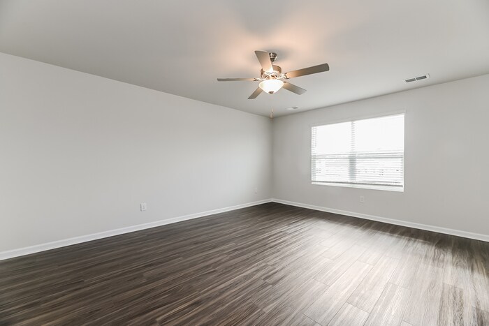 Building Photo - 105 Percheron Dr