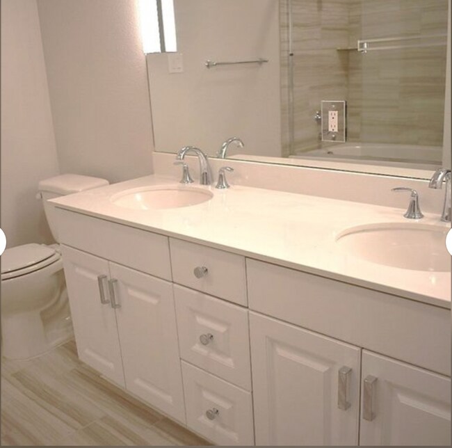 Building Photo - 1514 E 15th St