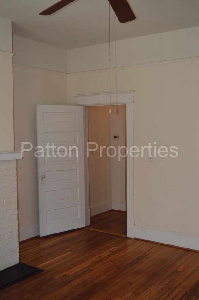 Building Photo - 1315-1317 Summerville Avenue - Inside CoC ...