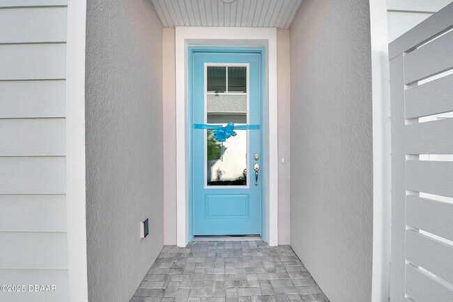 Building Photo - 215 Summertime Pl