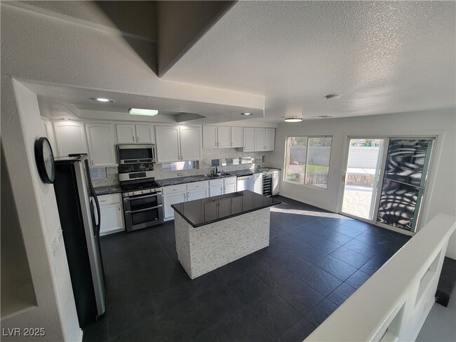 Building Photo - 2094 Silver Breeze Ave