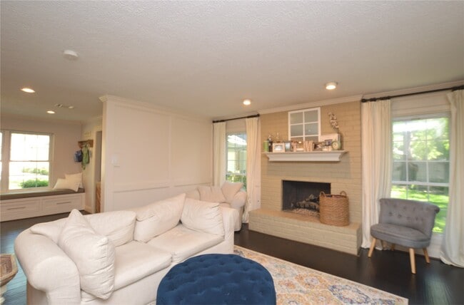 Building Photo - 2 Woodhaven Wood Ct