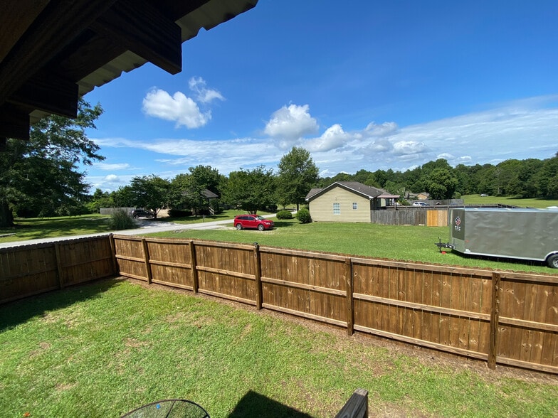 Building Photo - 1900 Lee Rd 61