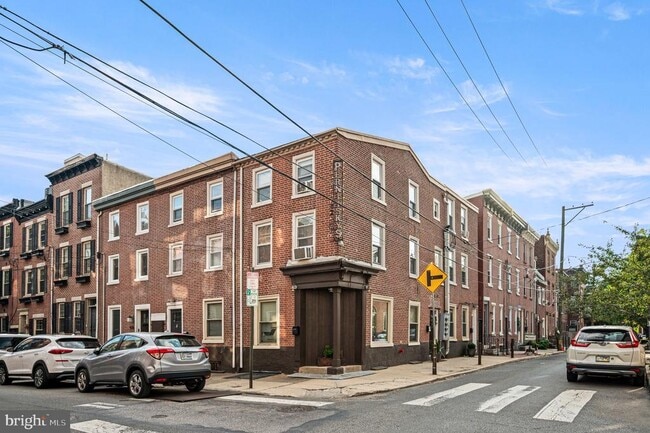 Building Photo - 980 N Lawrence St