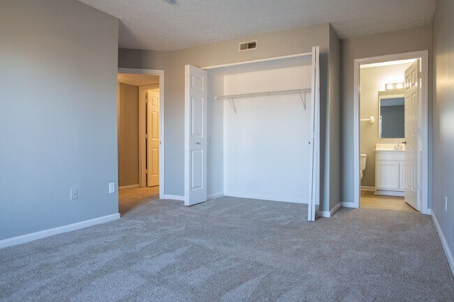Building Photo - 5516 Cedar Spgs