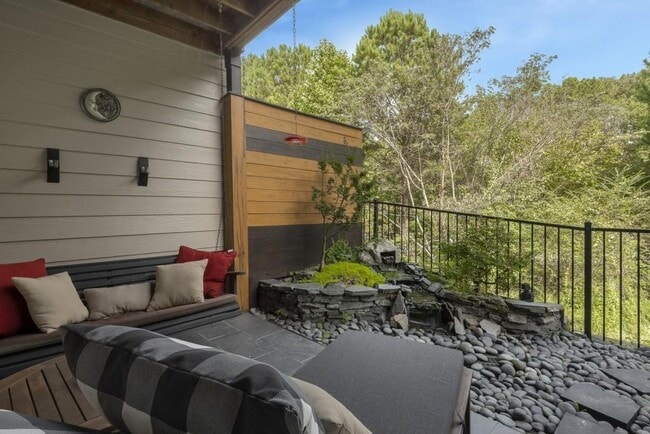 Building Photo - 1283 Creekside Pl SE