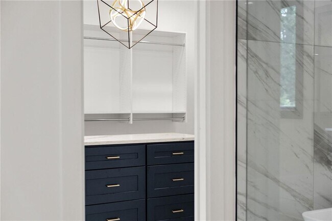 Building Photo - 151 S Pointe Dr