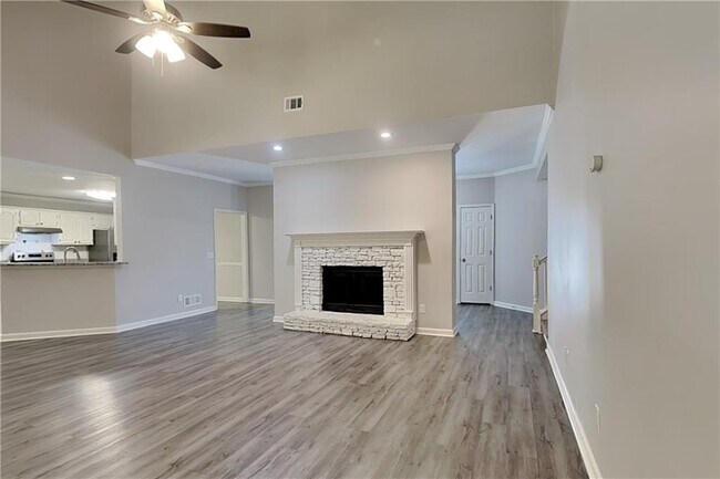 Building Photo - 5025 Oak Hollow Dr NW