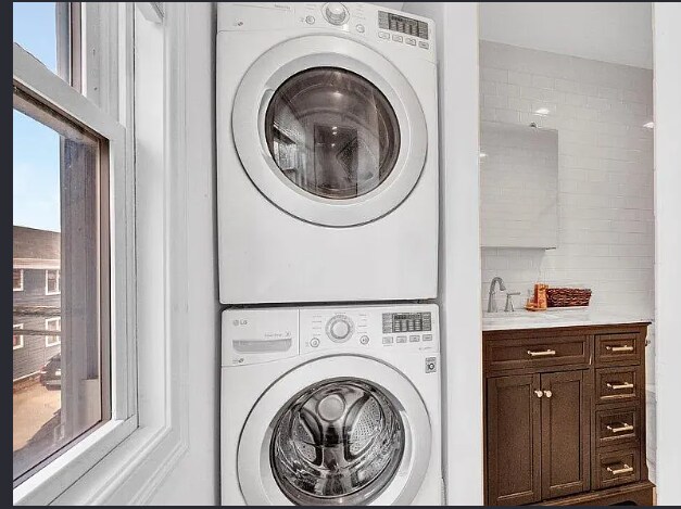 Building Photo - 1703 Webb St