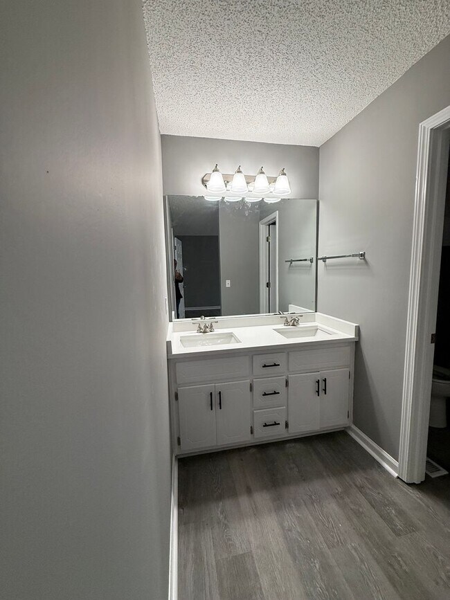 Building Photo - 92 Woodfield Pl