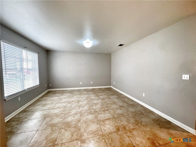 Building Photo - 1768 Kuehler Ave