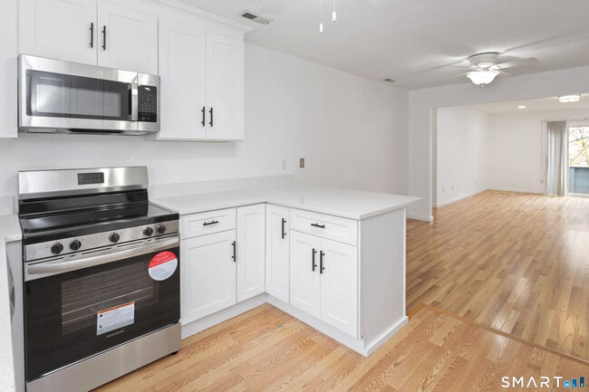 Building Photo - 267 W Cedar St