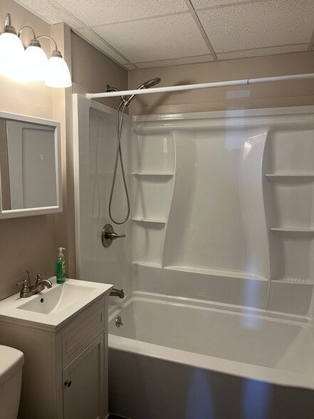 Building Photo - 19 King Philip Rd