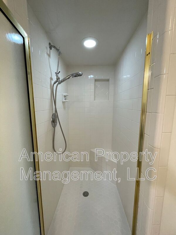 Building Photo - 3711 E 108th St