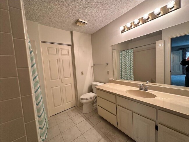 Building Photo - 8 Teresa Dr