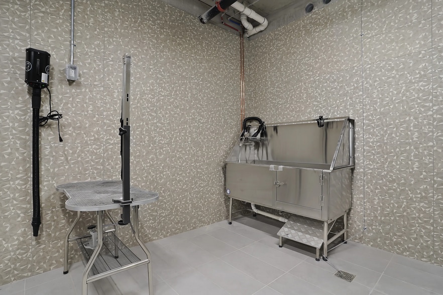 Building Photo - 340 West 700 S