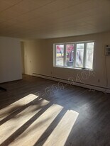 Building Photo - 113 Remsburg St