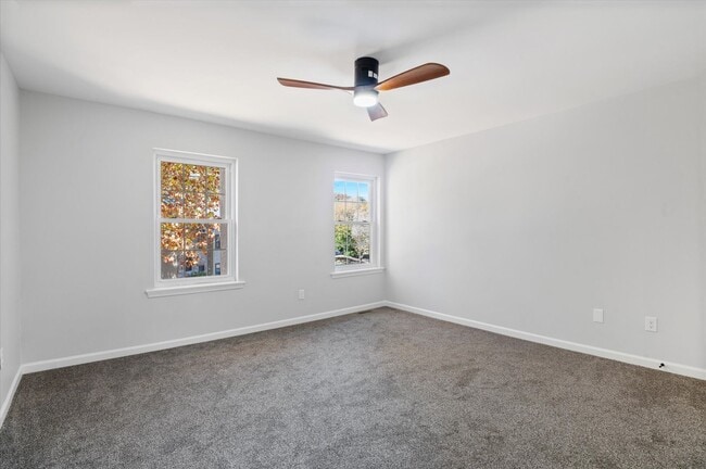 Building Photo - Available mid February - Fully Renovated 3B/2.5B Townhome in West Chester!