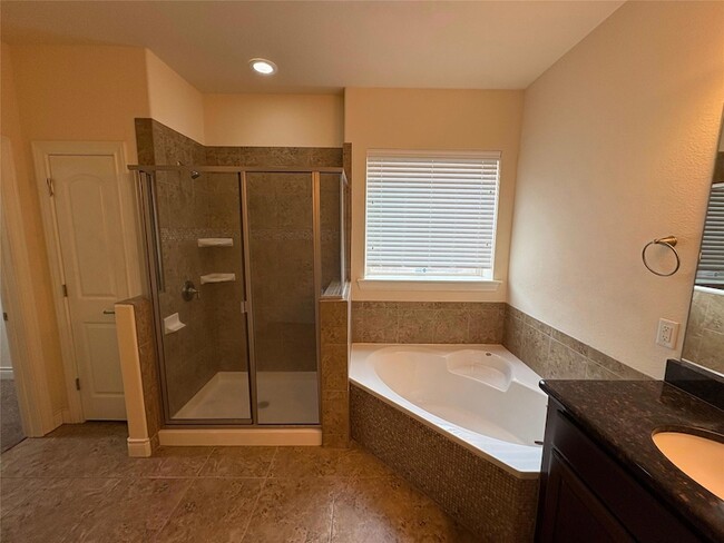 Building Photo - 3900 Crispin Hall Ln