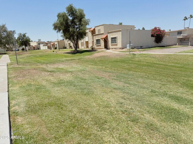 Building Photo - 8052 N 31st Ln