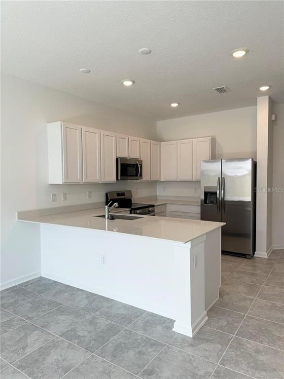 Building Photo - 2452 Skyline Lp