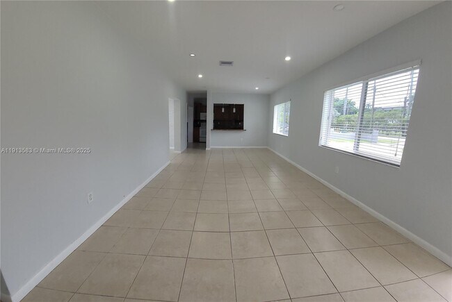 Building Photo - 8839 SW 28th St