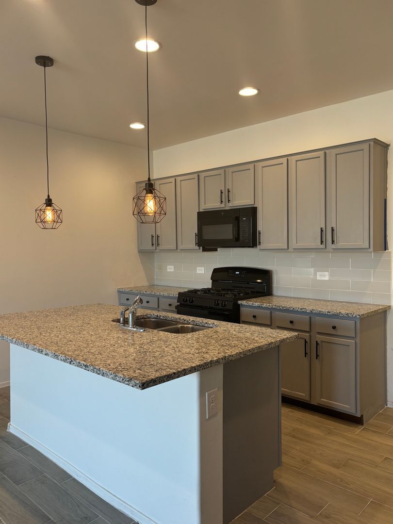 Building Photo - 21334 E Treasure Rd