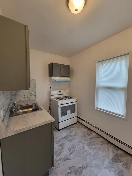Kitchen - 1462 Olden Ave