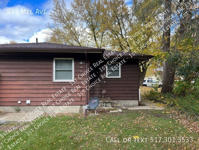 Building Photo - Well Maintained 1-BDR 1-BTH Duplex - Cat F...