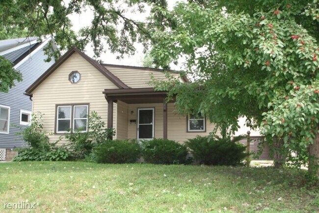 Primary Photo - 3 br, 1 bath House - 840 5th Ave SE